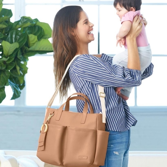 SKIP HOP GREENWICH SIMPLY CHIC DIAPER BAG - Picture 2 of 2